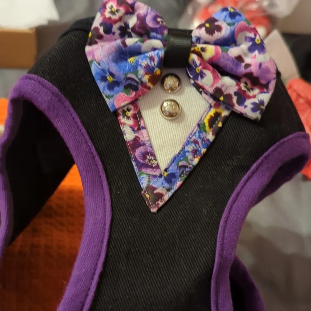 Dogs PAWZ Hoodies Vest but goes All around .WORN ONCE.For Pics. Sale